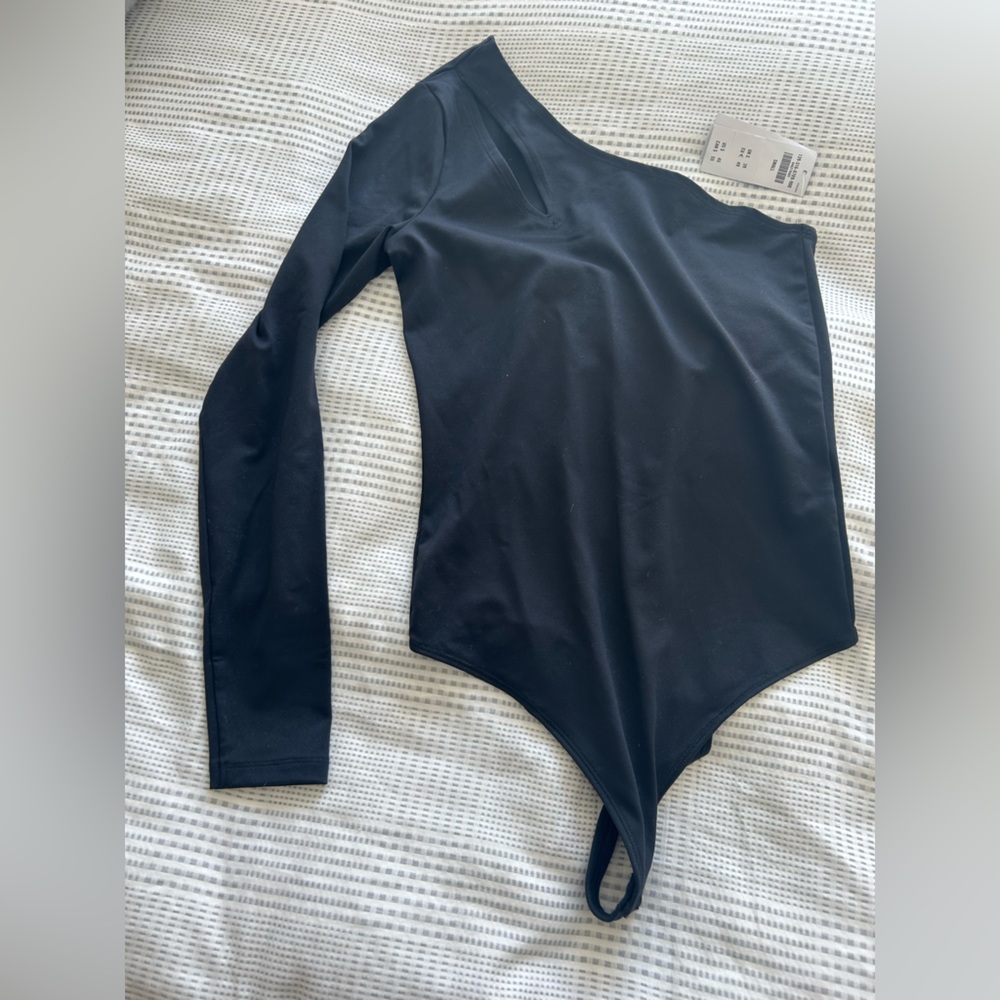 NWT Abercrombie Long-Sleeve Asymmetrical One-Shoulder Bodysuit Black, Size Small